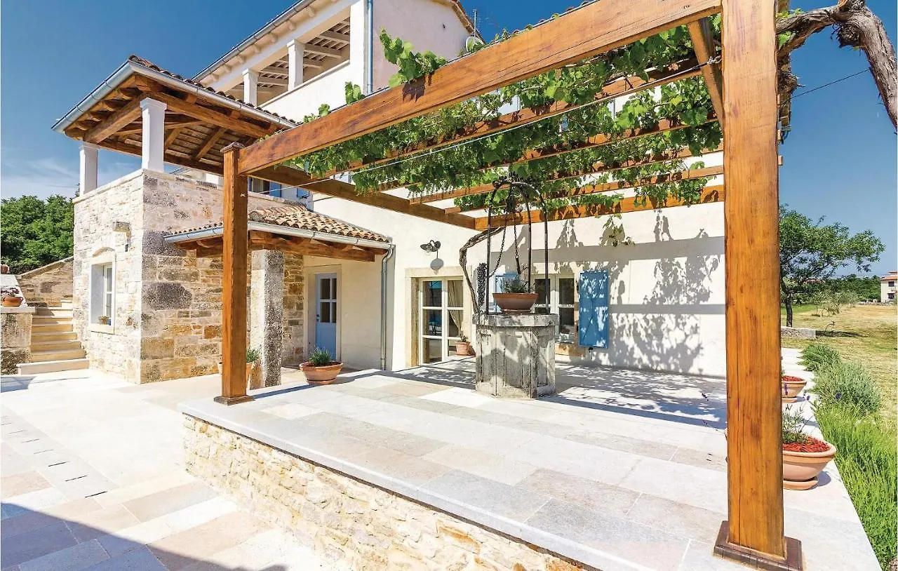 5 Bedroom Cozy Home In Vodnjan Croacia
