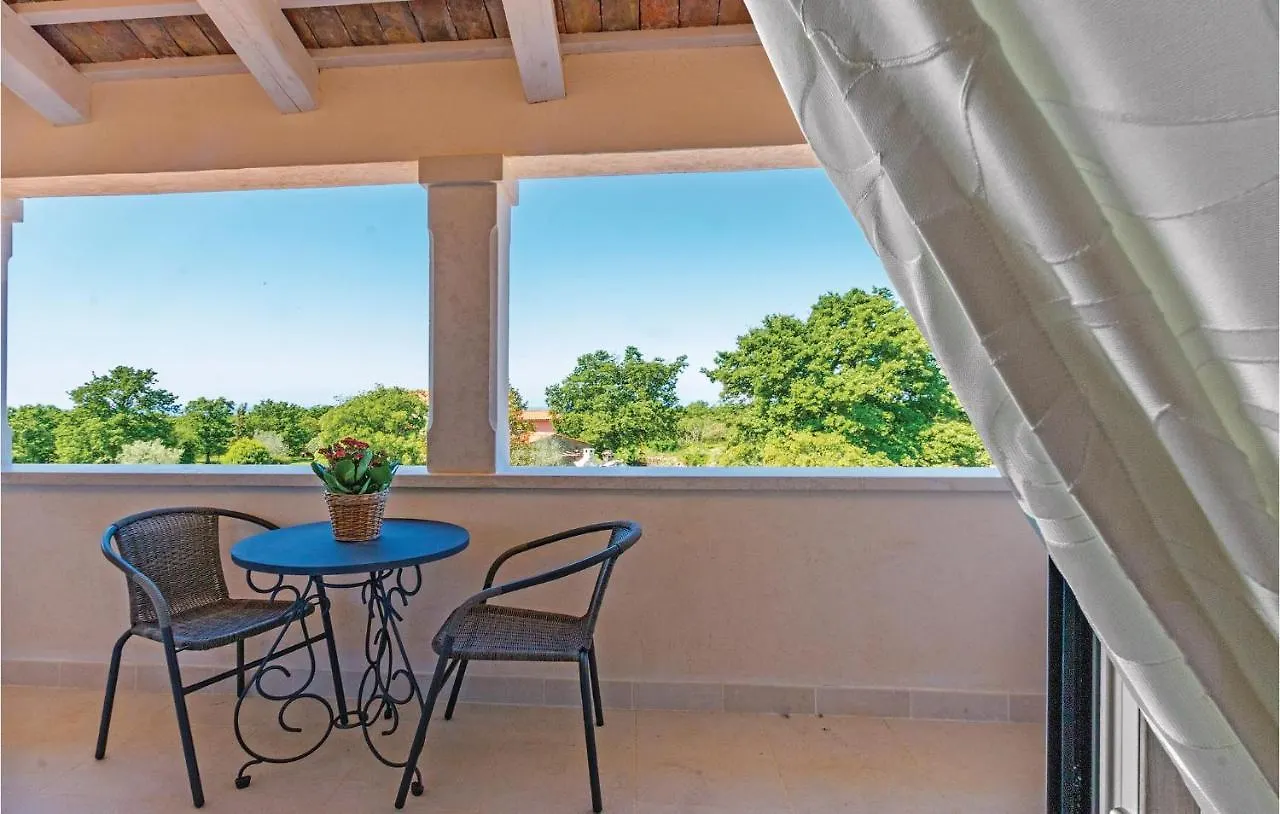 Сasa de vacaciones 5 Bedroom Cozy Home In Vodnjan