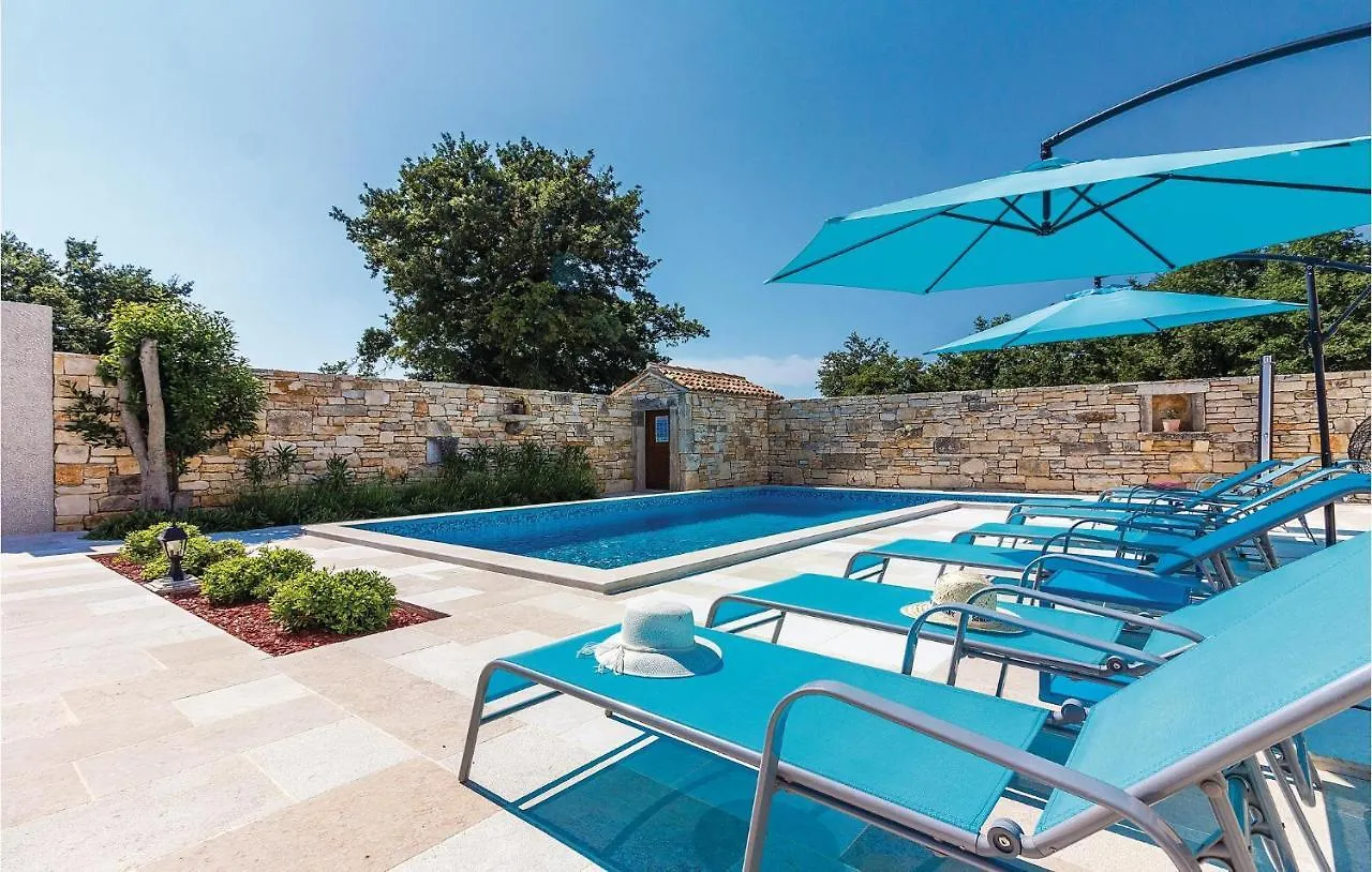 Сasa de vacaciones 5 Bedroom Cozy Home In Vodnjan Croacia
