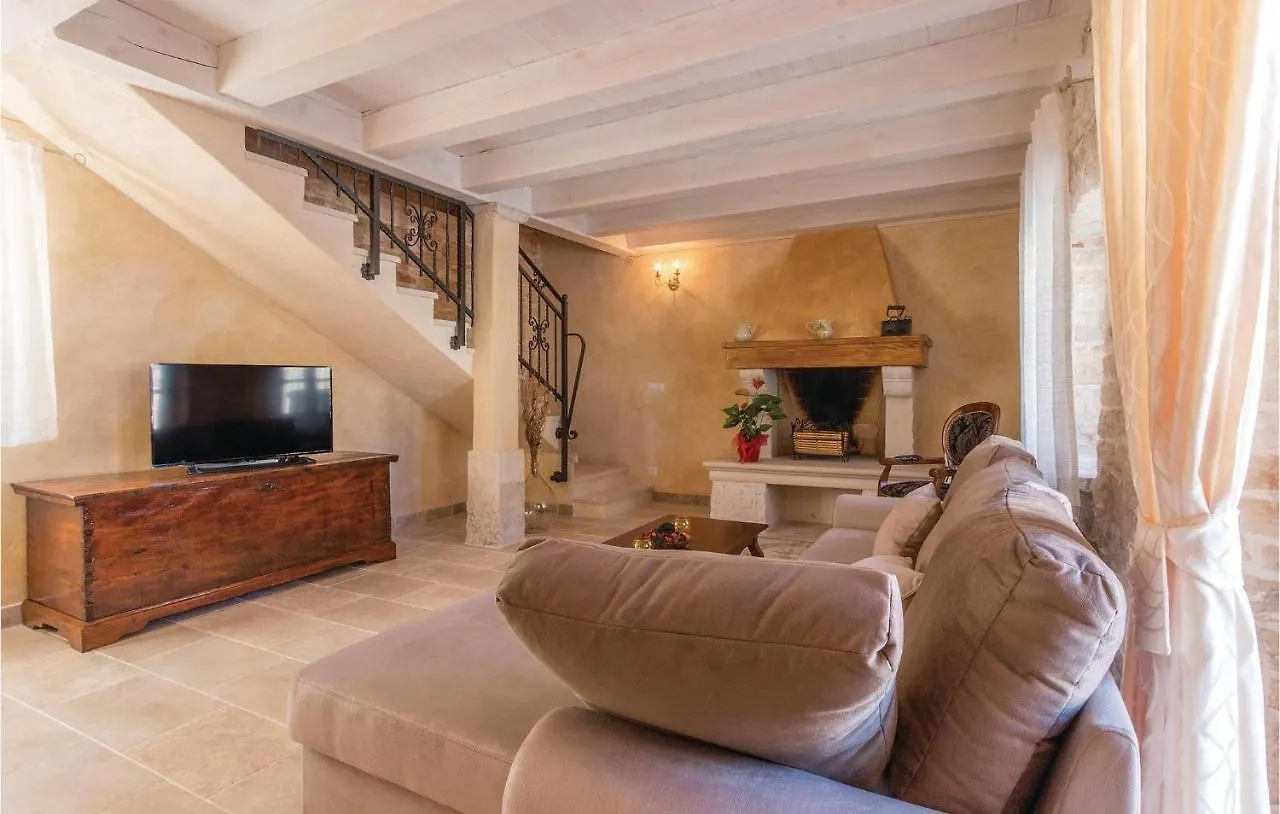 5 Bedroom Cozy Home In Vodnjan