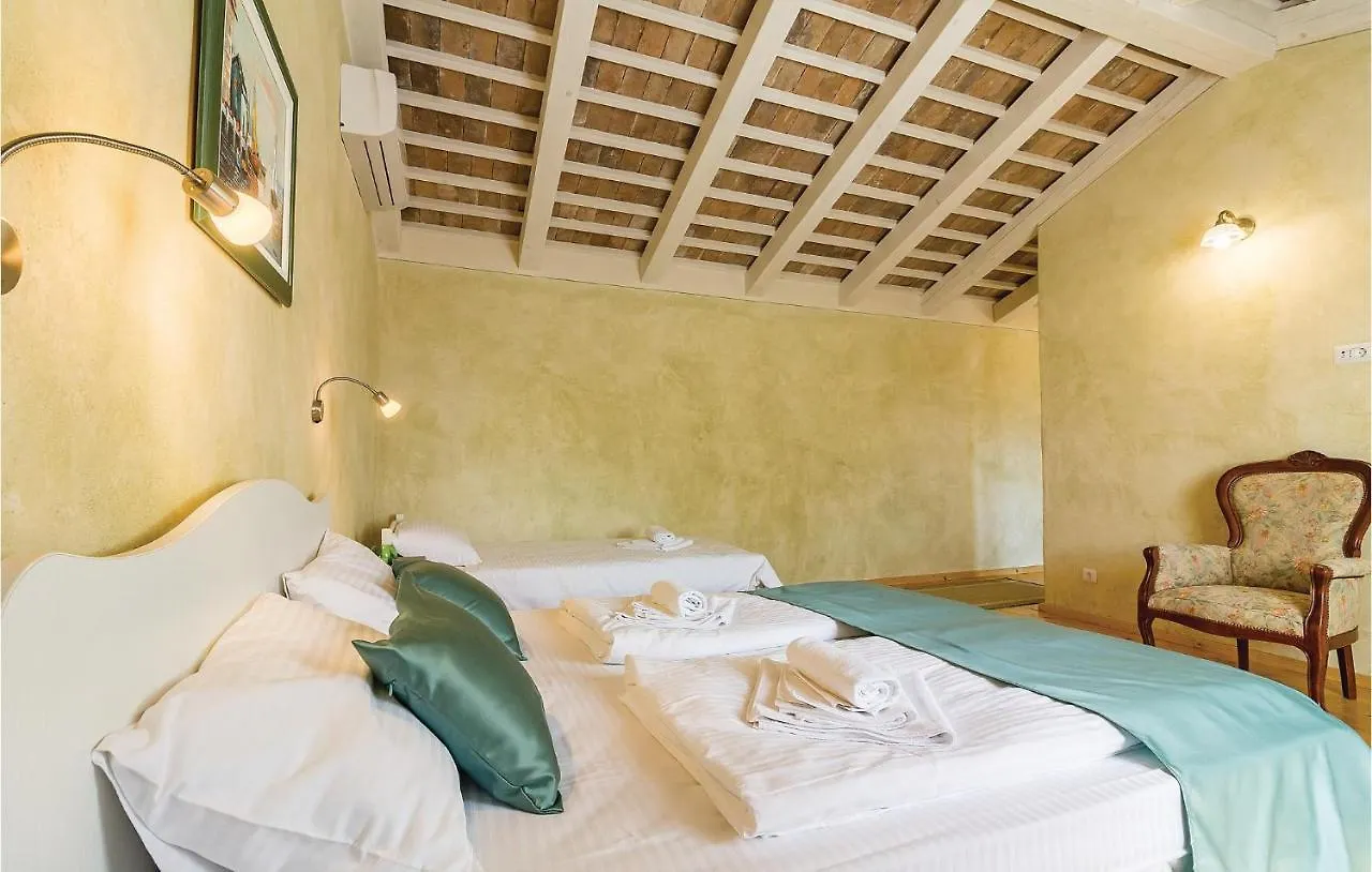 Сasa de vacaciones 5 Bedroom Cozy Home In Vodnjan Croacia