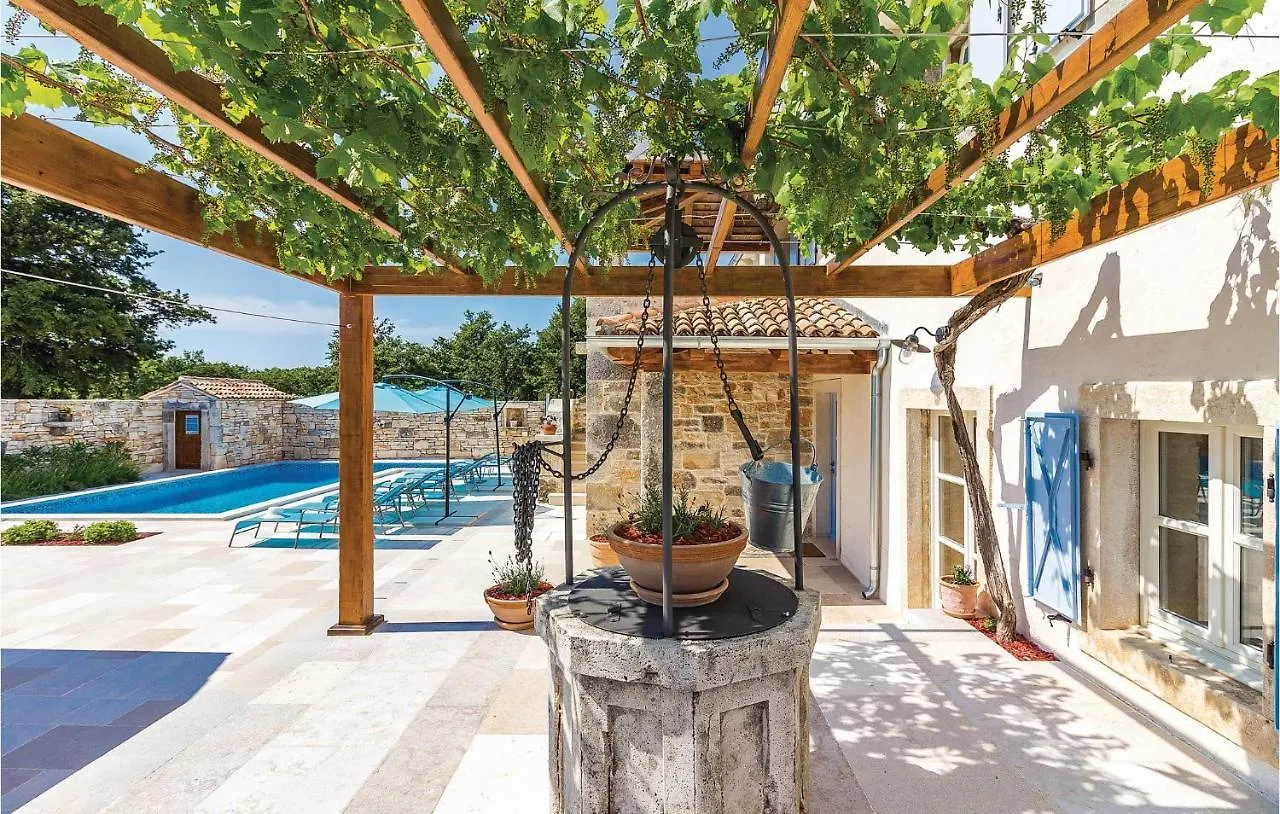 5 Bedroom Cozy Home In Vodnjan Сasa de vacaciones
