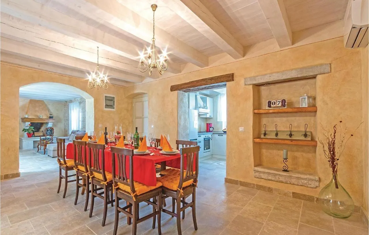 5 Bedroom Cozy Home In Vodnjan Holiday home