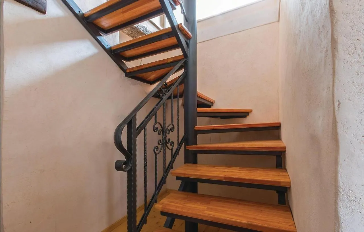 5 Bedroom Cozy Home In Vodnjan Croatia