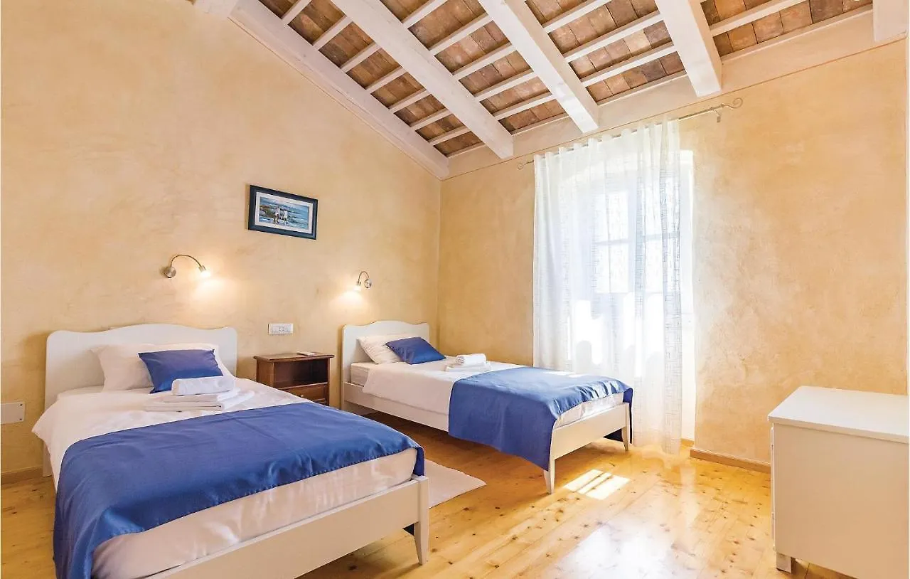 5 Bedroom Cozy Home In Vodnjan Holiday home