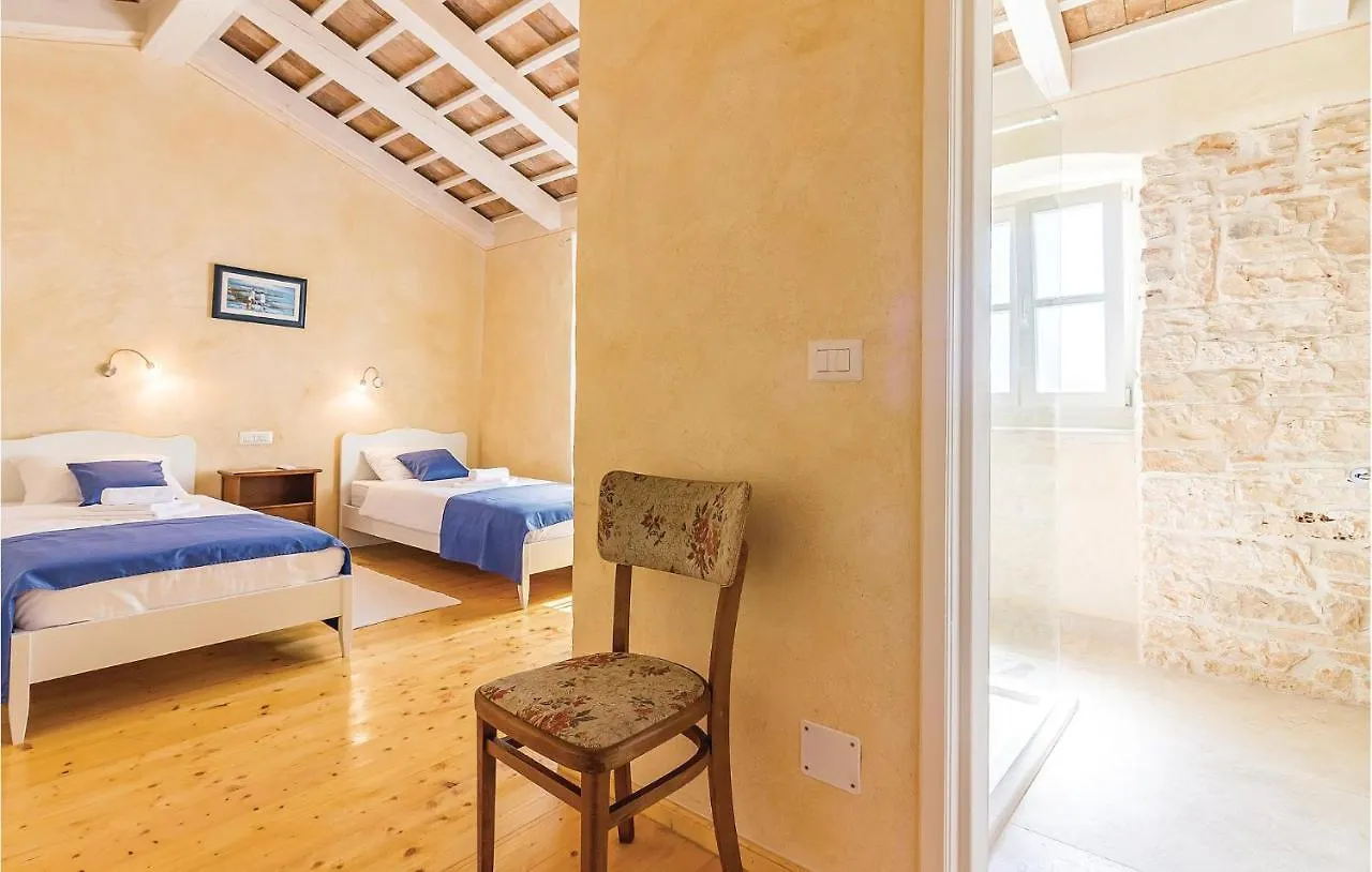 5 Bedroom Cozy Home In Vodnjan Holiday home