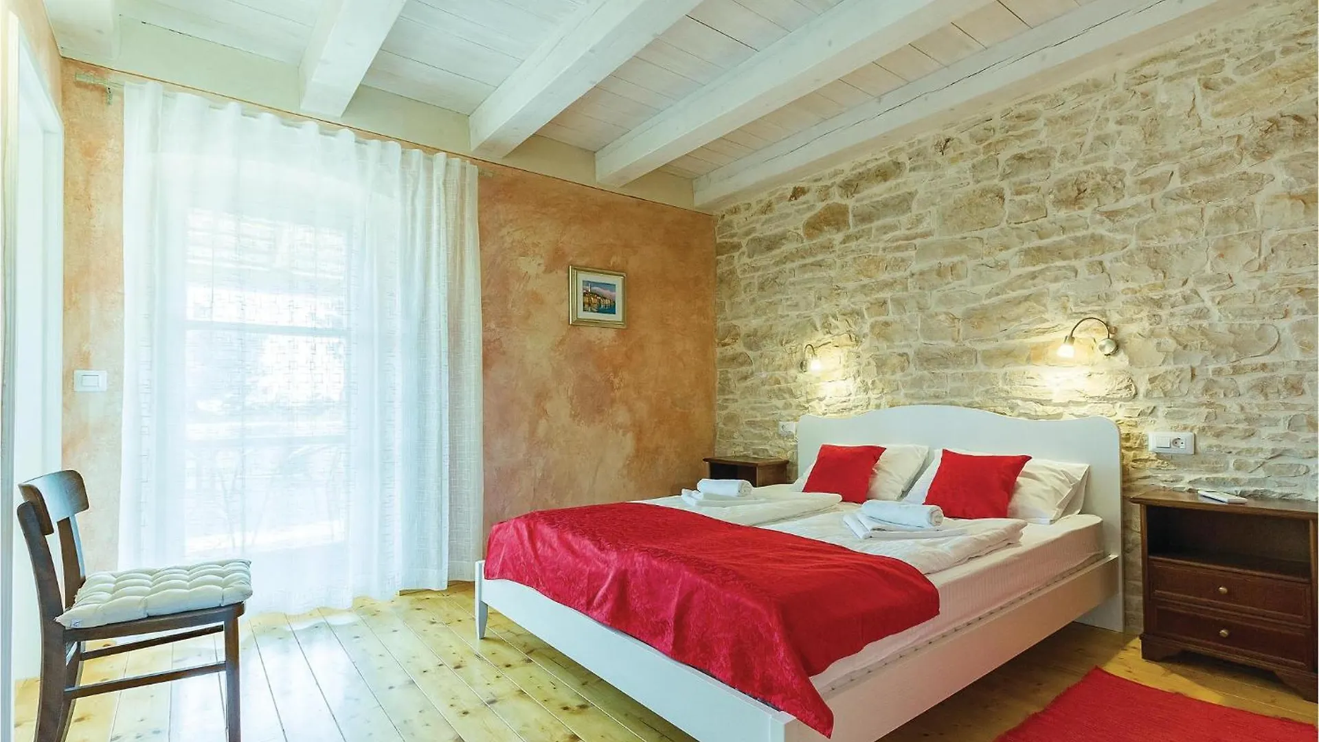 Holiday home 5 Bedroom Cozy Home In Vodnjan